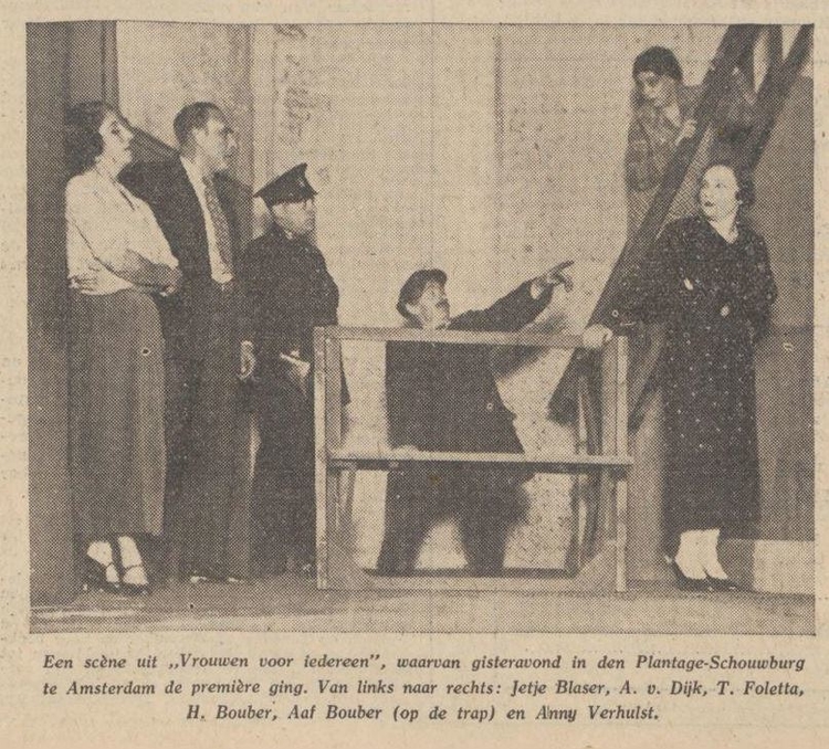 Een scène uit „Vrouwen voor iedereen”, waarvan gisteravond in den Plantage-Schouwburg te Amsterdam de première ging. Van links naar rechts: Jetje Blaser, A. v. Dijk, T. Foletta, H, Bouber, Aaf Bouber (op de trap) en Anny Verhuist.  