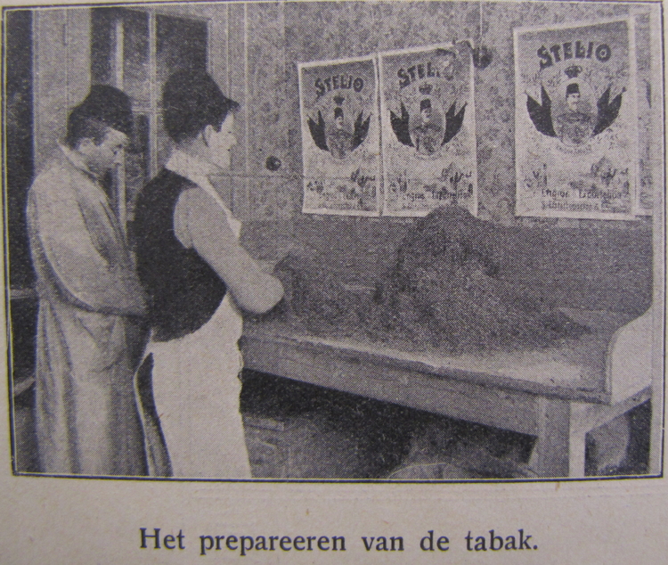 Het prepareren van de Tabak. Bron: de Joodsche Prins van 6 feb. 1913, IISG.   