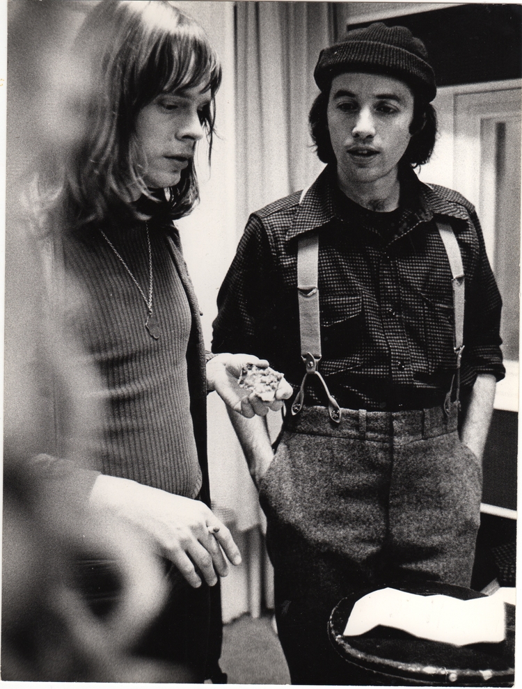 Sjeng Stokkink met Ry Cooder in de vpro radio studio, mid jaren ‘70  