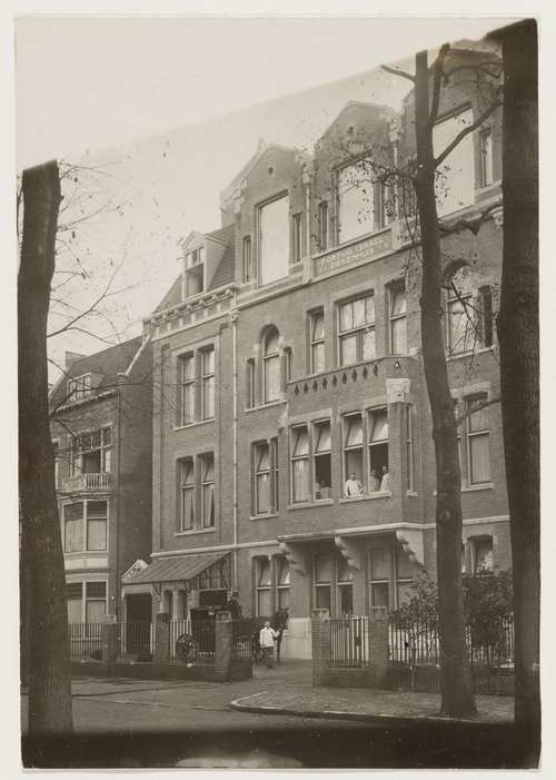 Portugees-Israëlitisch Ziekenhuis aan de voorheen Plantage Franselaan (nummer 8 – 12). Bron: Beeldbank SAA, foto-afdrukken.  