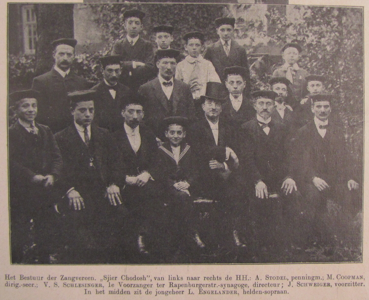 Het bestuur van de zangvereniging Sjier. Bron: De Joodsche Prins van 17 oktober 1912. Op de foto ook Louis (zittend) en Samuel Englander (bovenste rij, links). Victor Schlesinger zit naast Louis Englander.  
