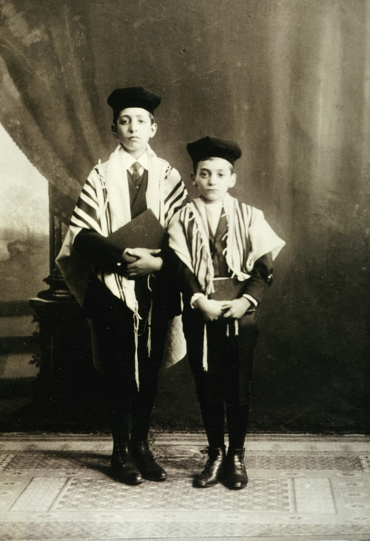 Jeugdfoto van Samuel (links) en Louis Englander. Collectie Joods Historisch Museum, F012169.  