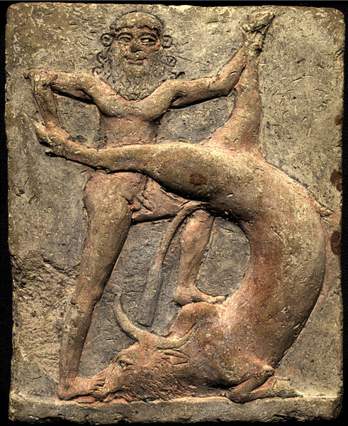 Gilgamesh Terracotta relief uit het Koninklijke Musea voor Kunst en Geschiedenis, Brussel. Afbeelding: https://commons.wikimedia.org/wiki/File:O.1054_color.jpg 