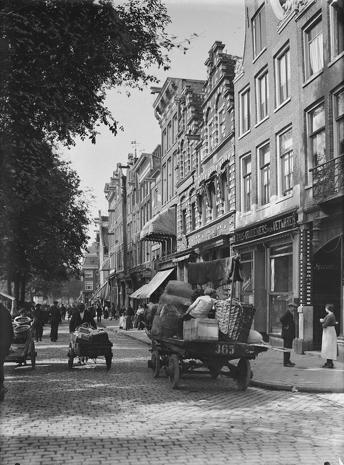 Amsterdam: Nieuwmarkt 19-21; Gevelwand, gesloopt.   