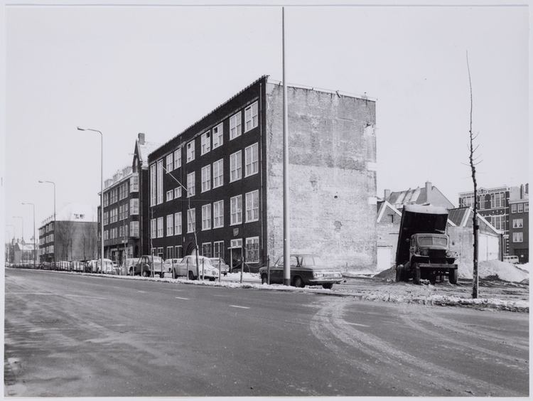Valkenburgerstraat 151-149 (van r.n.l.), foto van J.M. Arsath Ro’is gemaakt op 13 februari 1969. Bron: Beeldbank SAA.  