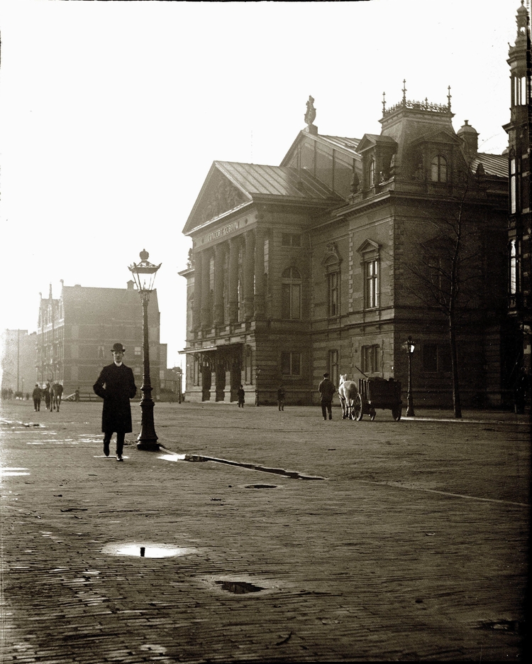 Concertgebouw in 1902, foto van Jacob Olie (via: Wikipedia).  