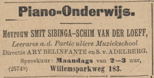 Mevrouw Smit - Sibbinga, docent van de Particuliere Muziekschool geeft pianoles, bron: Algemeen Handelsblad van 11-09-1904  