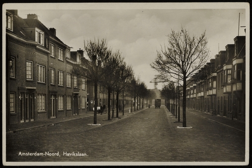Foto van de Havikslaan in Amsterdam Noord, 1939. Collectie prentbriefkaarten SAA.   