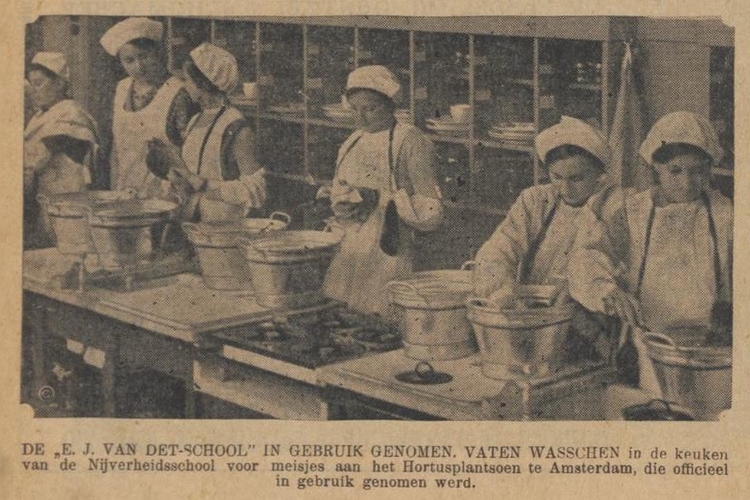 De E.J. van Detschool in gebruik genomen. Bron: De Sumatra post van 19-05-1933  
