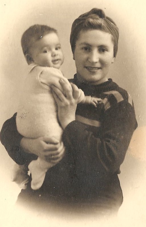 Sara met Eliezer (Peter) 1942  