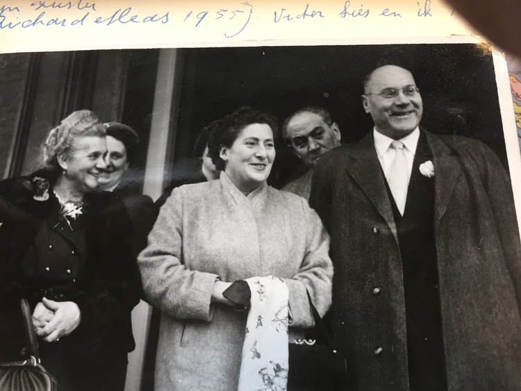Victor Kropveld met Aaltje en zijn tweede vrouw Liesje 1947  
