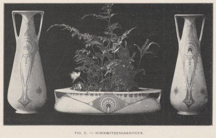 Figuur F, betreft een schoorsteengarnituur, bron: De Leli, jrg 1, no 4, 01-12-1909  