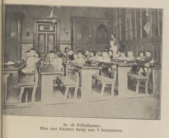 Kinderen van de Rosenthal bewaarschool in de fröbelkamer, bron: de Joodsche Prins van 13 februari 1913, blz. 216  