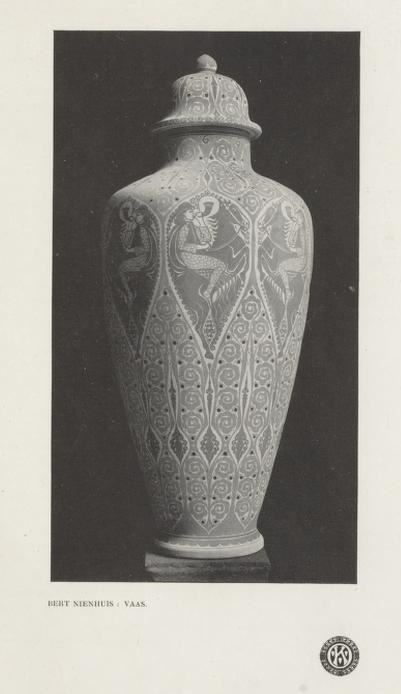 Afbeelding van een ’merkwaardige vaas’, aldus Onze Kunst van 1910 – 1911  
