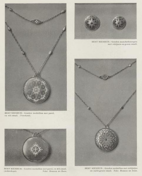 Medaillons en manchetknopen van de hand van Bert Nienhuis, bron: Onze kunst van 1910 – 1911  