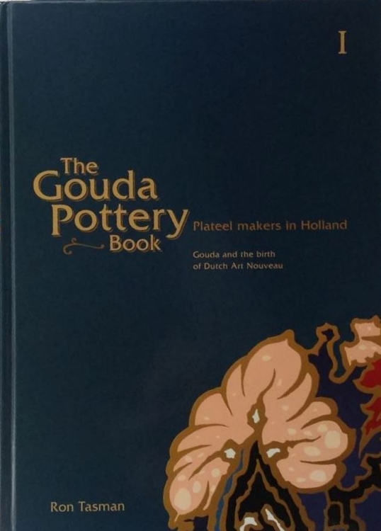 Voorblad van deel 1 van; The Gouda Pottery Book, door: Ron Tasman, 2007  
