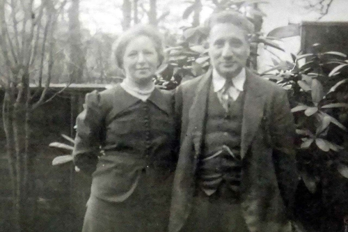 Foto van het echtpaar Israël Grewel (vice – voorzitter Ner Mitswa) en Channa Anna Bolle (dochter van Meijer M. Bolle), bron: joodsmonument  