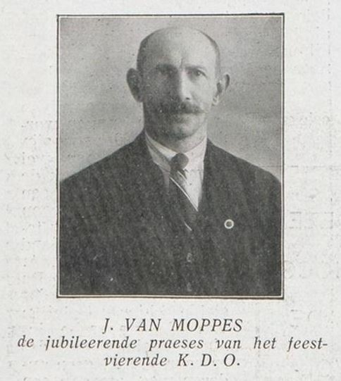 Foto van de jubilaris Van Moppes, bron: Revue der Sporten van 9 juni 1925  